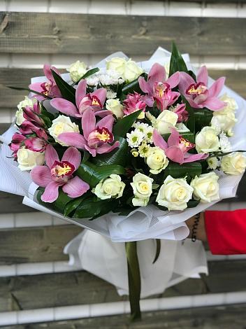 Букет цветов из: Розы и Хризантемы в Ольгинской Краснодарского края