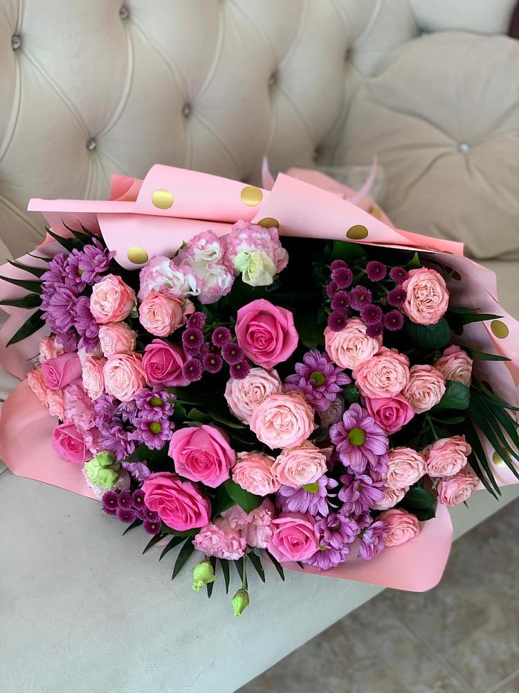 Букет цветов из: Хризантемы, Розы и Лизиантусы в Ольгинской Краснодарского края