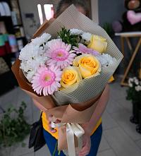 Букет цветов из:  Герберы, Розы и Хризантемы в Ольгинской Краснодарского края