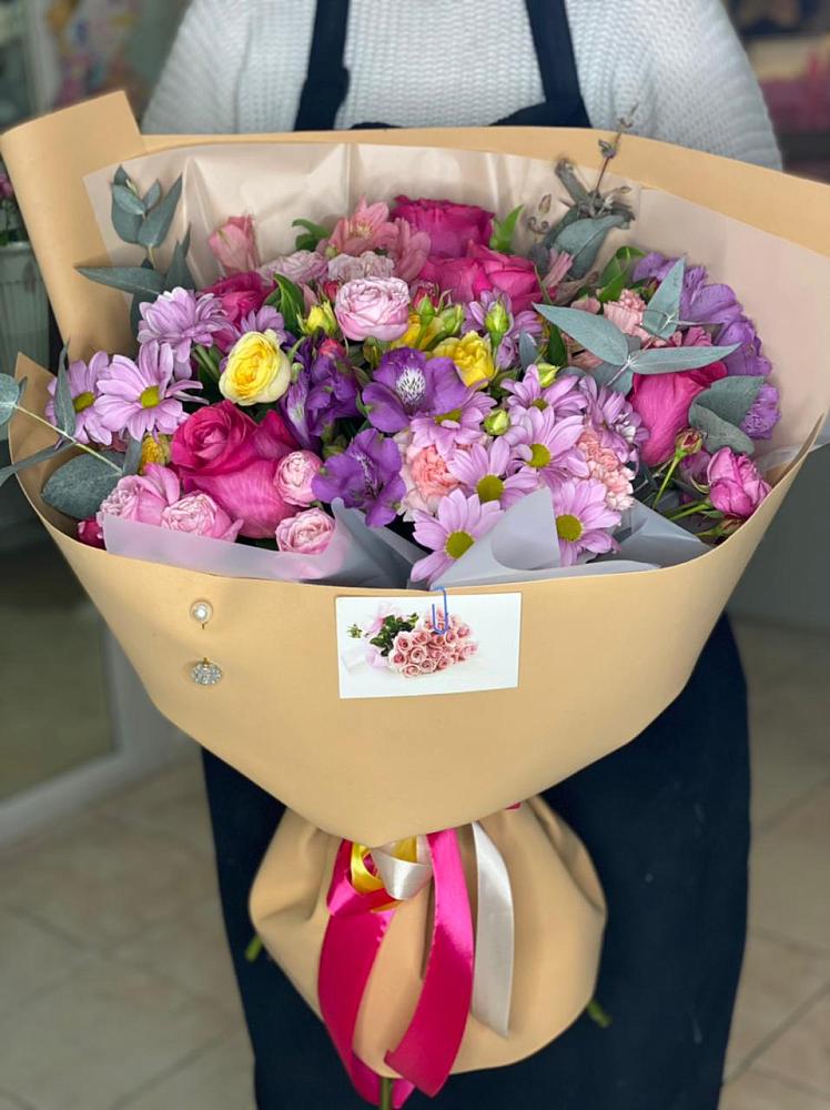 Букет цветов из: Хризантемы, Гвоздики и Альстромерии в Ольгинской Краснодарского края