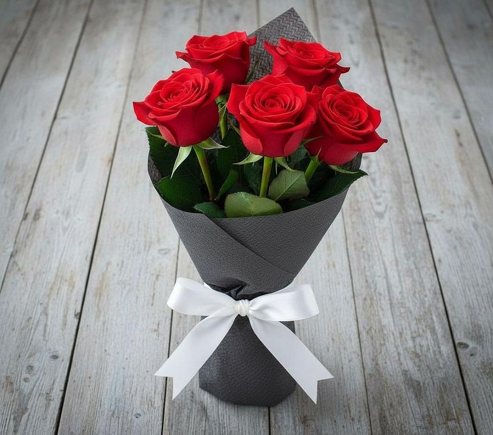 Букет 5 Красных роз Эдлесс Лав в Ольгинской Краснодарского края