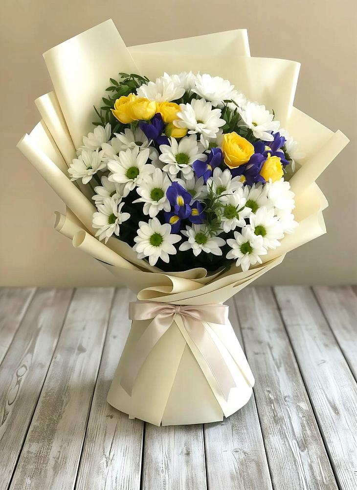 Букет цветов из: Ирисы, Хризантемы и Розы в Ольгинской Краснодарского края