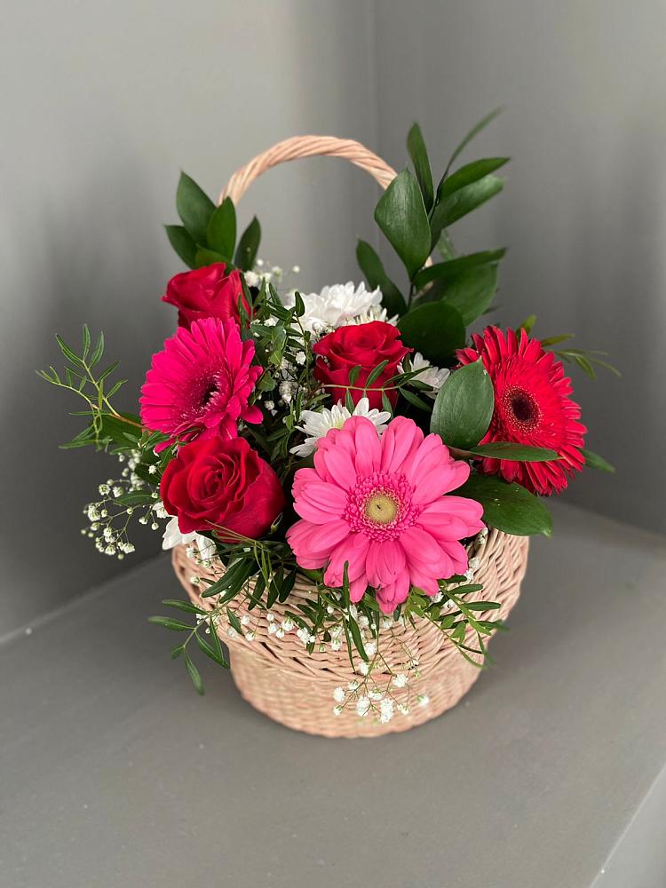 Цветочная композиция из Розы, Хризантемы и Герберы в корзине в Ольгинской Краснодарского края