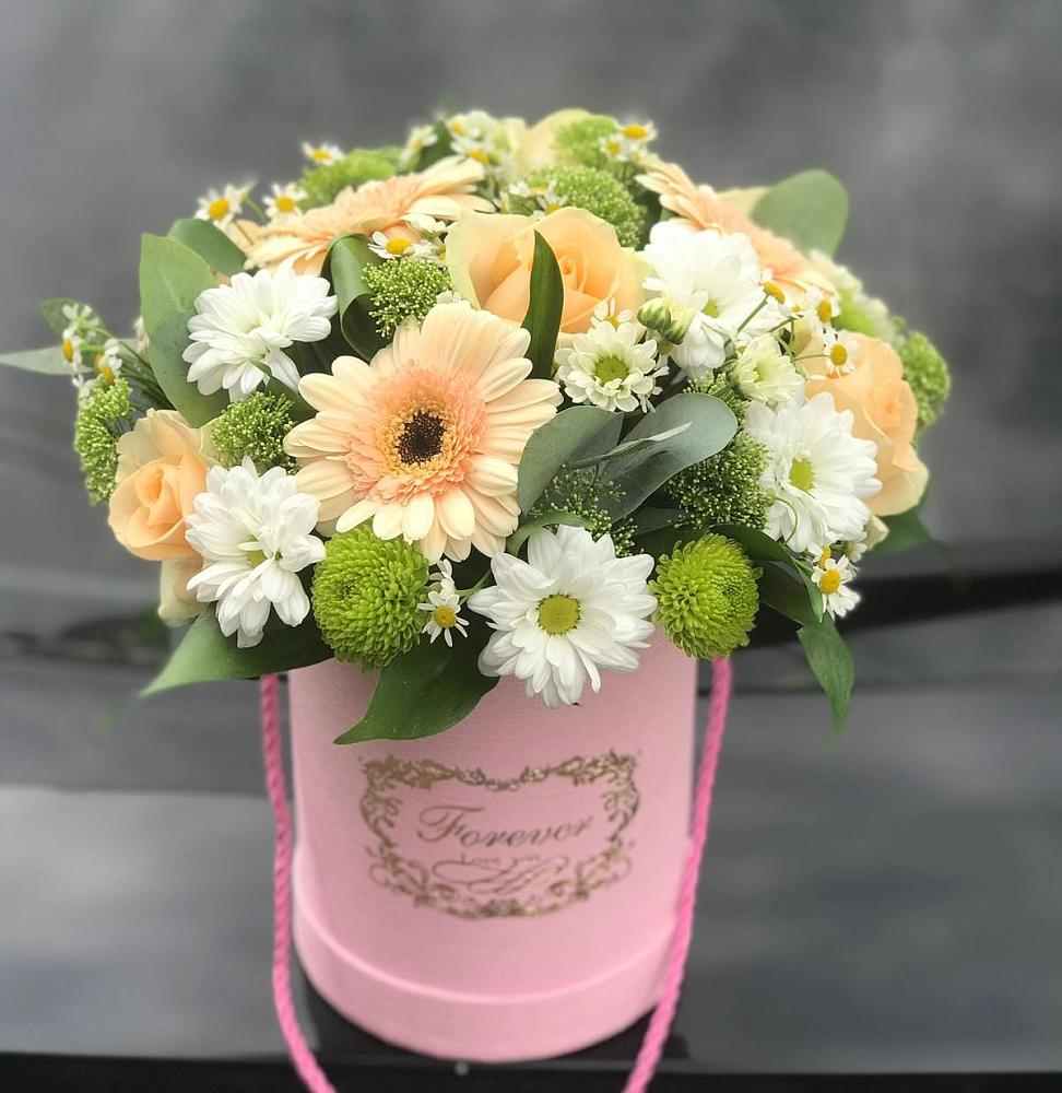 Цветочная композиция из Розы, Герберы и Хризантемы в шляпной коробке в Ольгинской Краснодарского края