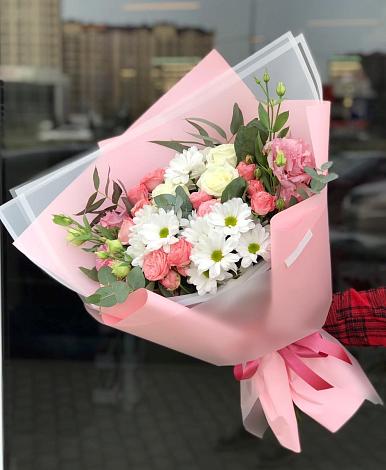 Букет цветов из: Розы, Лизиантусы и Хризантемы в Ольгинской Краснодарского края