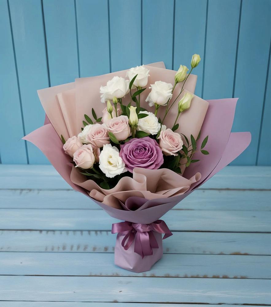 Букет цветов из: Розы и Лизиантусы в Ольгинской Краснодарского края